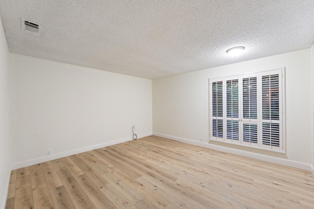 Image 12 of property listing at 6260 N Palm Avenue # 111, Fresno, CA 93704