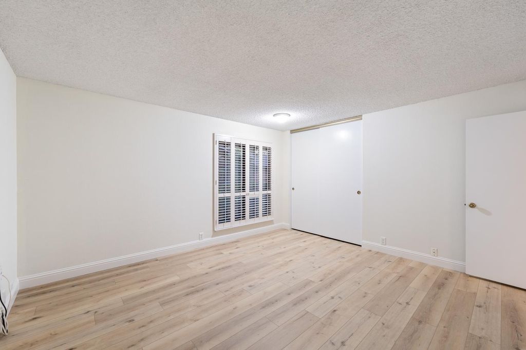 Image 16 of property listing at 6260 N Palm Avenue # 111, Fresno, CA 93704