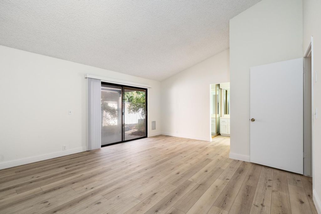 Image 19 of property listing at 6260 N Palm Avenue # 111, Fresno, CA 93704