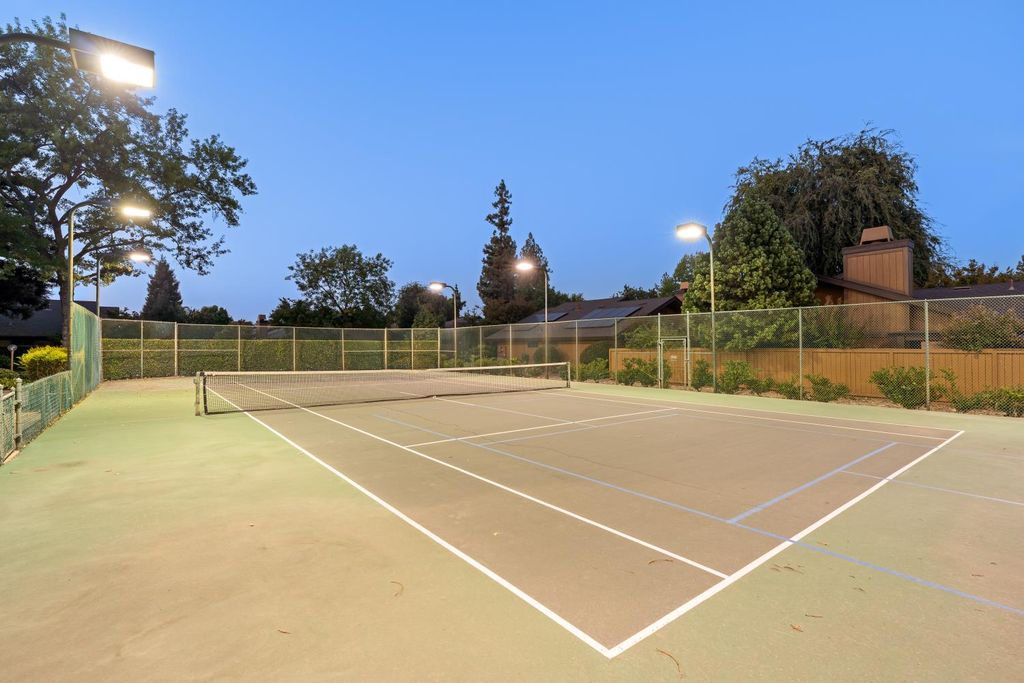 Image 26 of property listing at 6260 N Palm Avenue # 111, Fresno, CA 93704