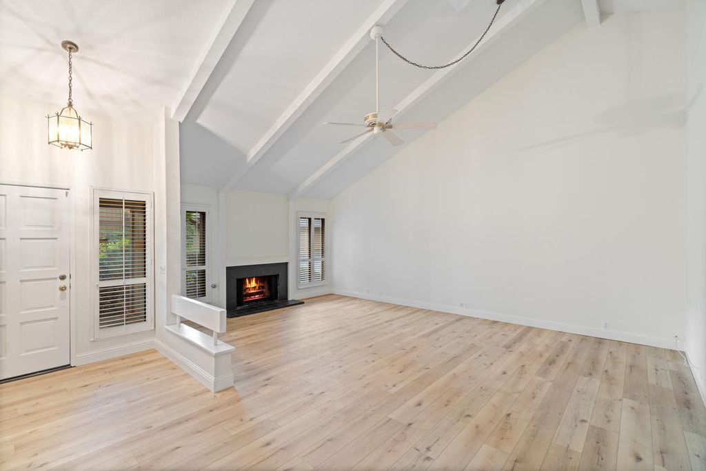 Image 3 of property listing at 6260 N Palm Avenue # 111, Fresno, CA 93704