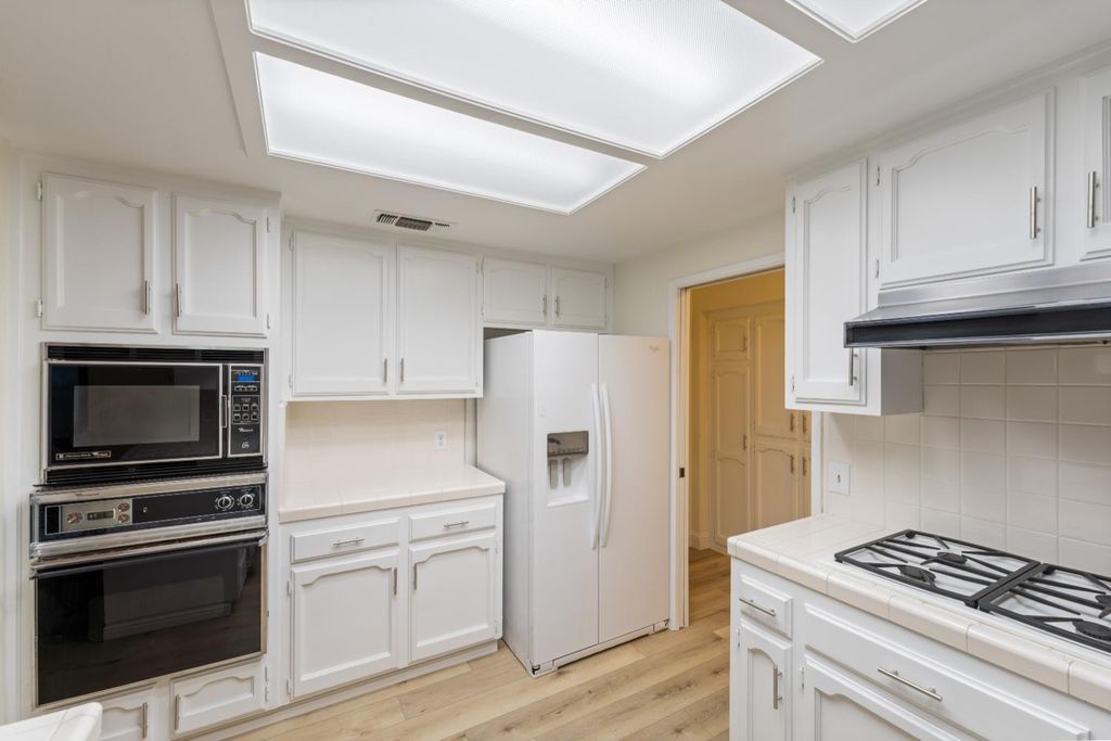 Image 9 of property listing at 6260 N Palm Avenue # 111, Fresno, CA 93704