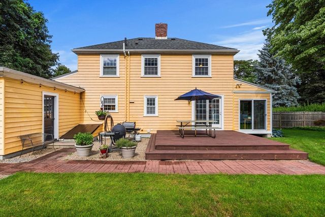 95 High St, Andover, MA 01810