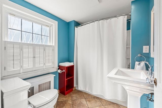 95 High St, Andover, MA 01810