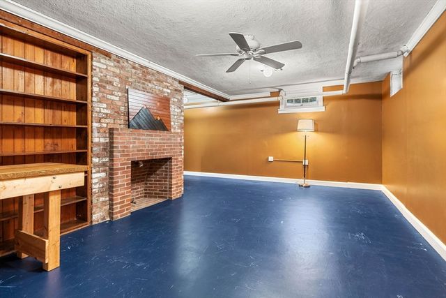 95 High St, Andover, MA 01810