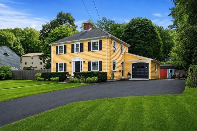 95 High St, Andover, MA 01810