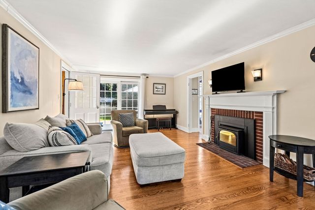 95 High St, Andover, MA 01810