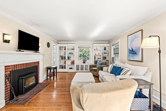 95 High St, Andover, MA 01810