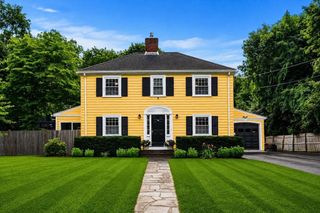 95 High St, Andover, MA 01810