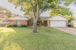 1510 Surry Place Drive, Cleburne, TX 76033