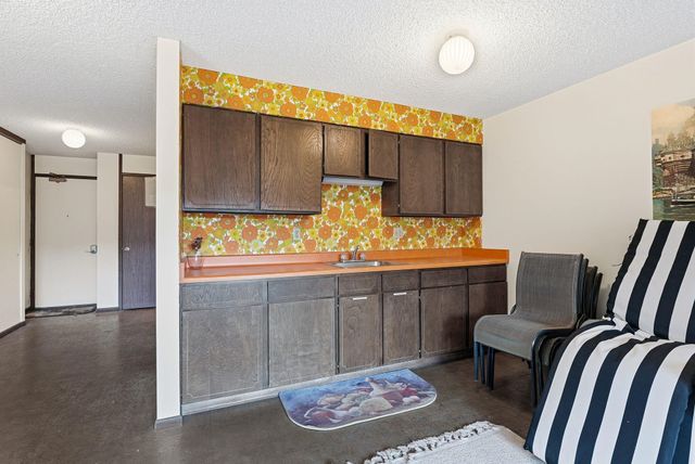 305 S Liberty Lake Rd, Liberty Lake, WA 99019