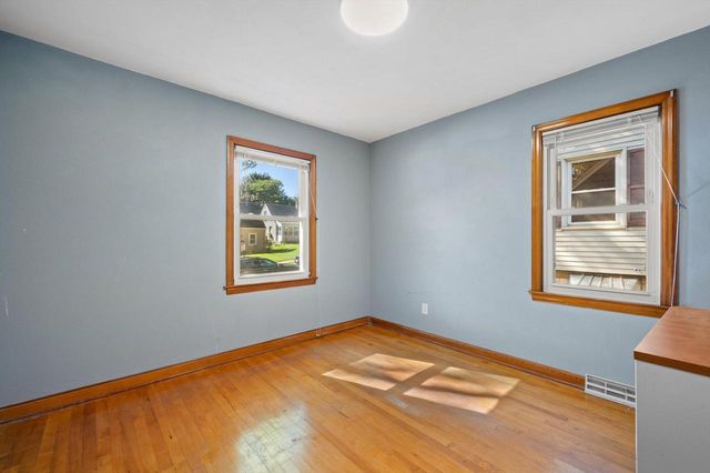 9020 W Vincent PLACE, West Allis, WI 53214