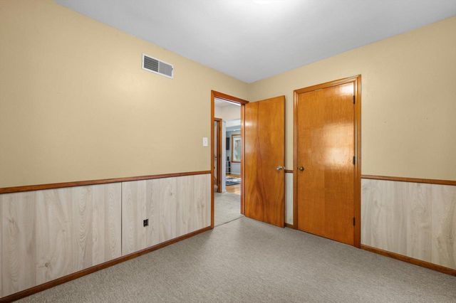 9020 W Vincent PLACE, West Allis, WI 53214