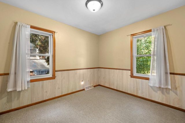 9020 W Vincent PLACE, West Allis, WI 53214