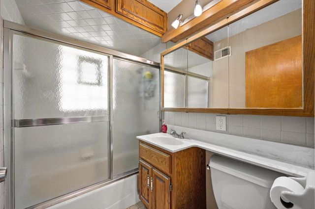 9020 W Vincent PLACE, West Allis, WI 53214