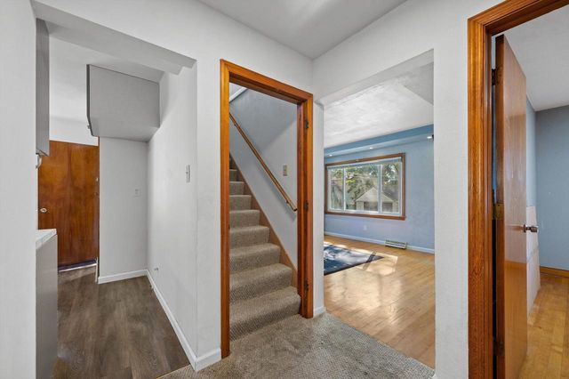 9020 W Vincent PLACE, West Allis, WI 53214