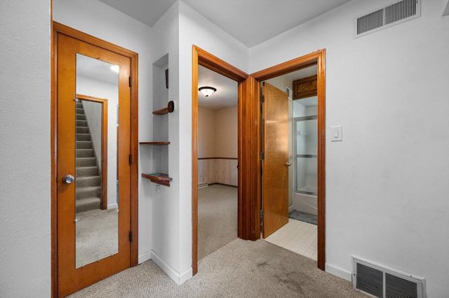 9020 W Vincent PLACE, West Allis, WI 53214