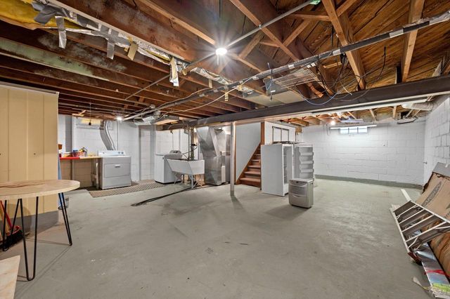 9020 W Vincent PLACE, West Allis, WI 53214
