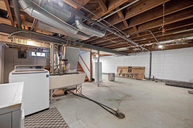 9020 W Vincent PLACE, West Allis, WI 53214