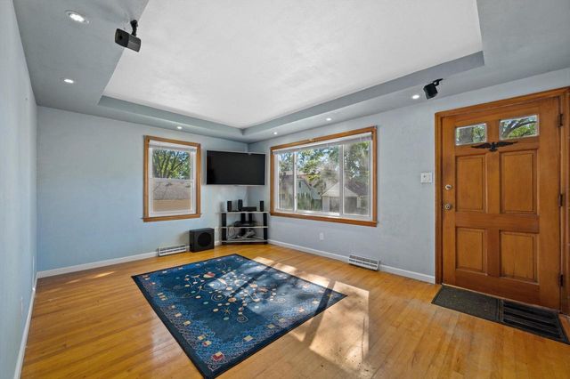 9020 W Vincent PLACE, West Allis, WI 53214