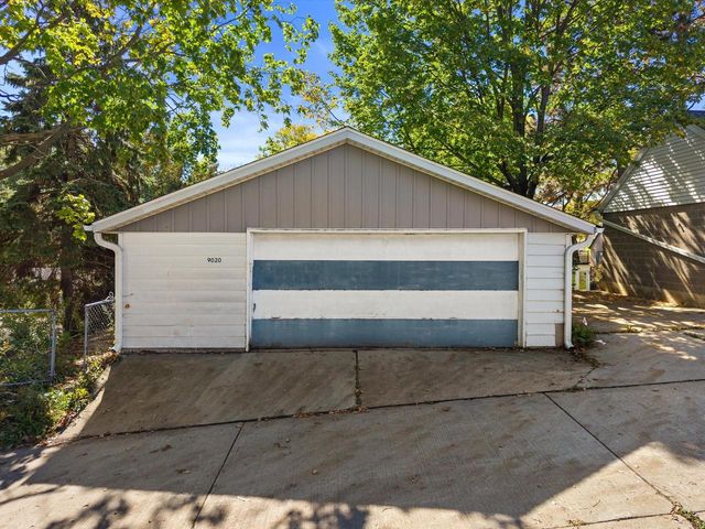 9020 W Vincent PLACE, West Allis, WI 53214