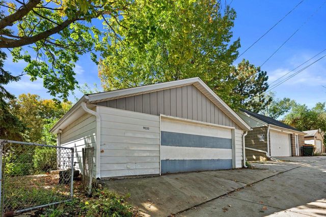 9020 W Vincent PLACE, West Allis, WI 53214
