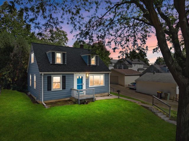 9020 W Vincent PLACE, West Allis, WI 53214