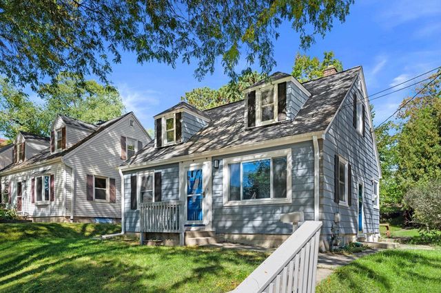 9020 W Vincent PLACE, West Allis, WI 53214