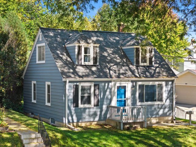 9020 W Vincent PLACE, West Allis, WI 53214