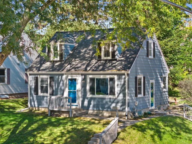 9020 W Vincent PLACE, West Allis, WI 53214