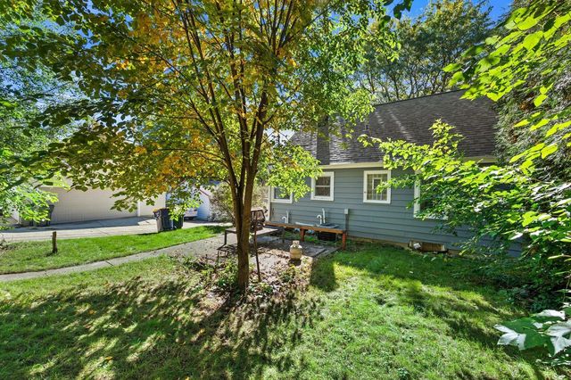 9020 W Vincent PLACE, West Allis, WI 53214