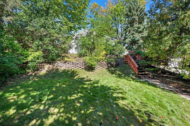 9020 W Vincent PLACE, West Allis, WI 53214