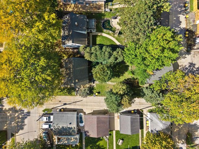 9020 W Vincent PLACE, West Allis, WI 53214