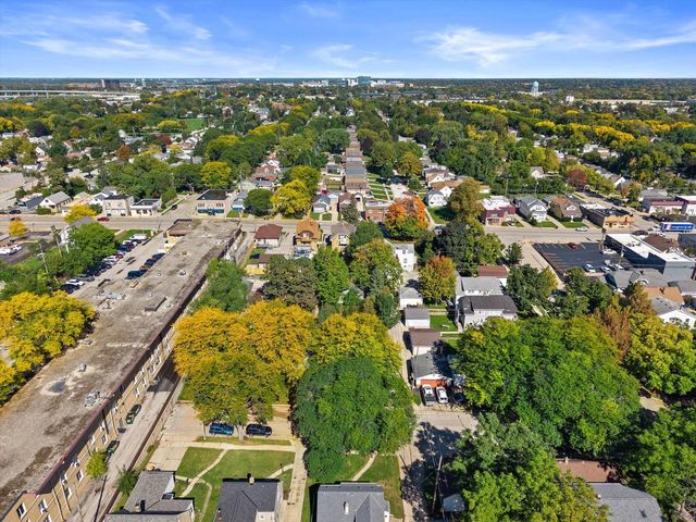 9020 W Vincent PLACE, West Allis, WI 53214