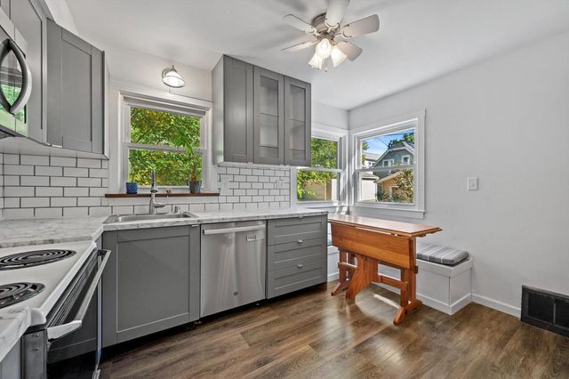 9020 W Vincent PLACE, West Allis, WI 53214