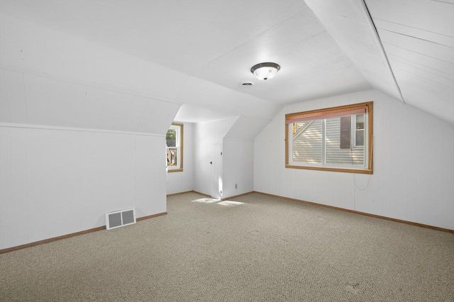 9020 W Vincent PLACE, West Allis, WI 53214