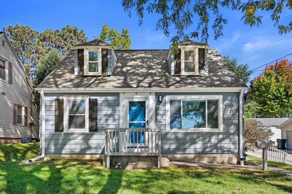 9020 W Vincent PLACE, West Allis, WI 53214