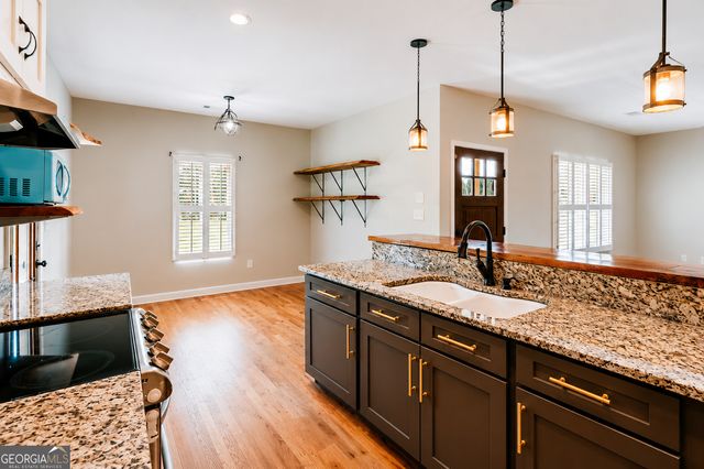 1445 N Forest Avenue, Hartwell, GA 30643