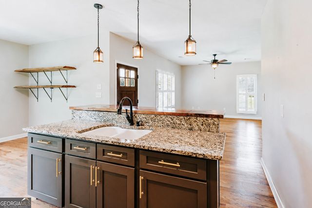 1445 N Forest Avenue, Hartwell, GA 30643
