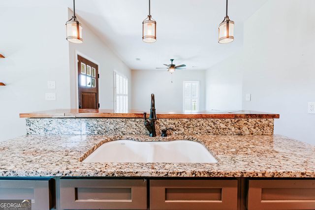 1445 N Forest Avenue, Hartwell, GA 30643