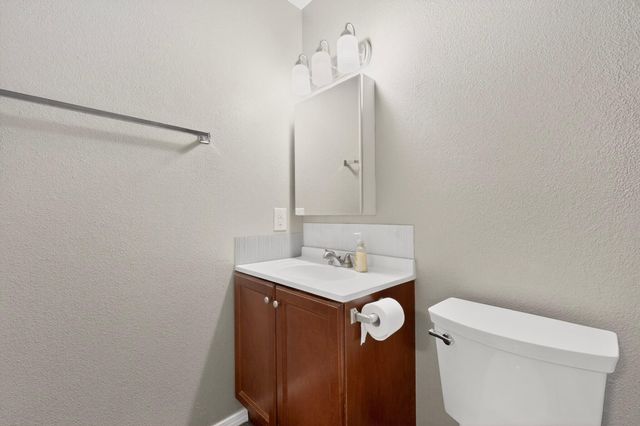 915 Country Club Drive SE APT H, Rio Rancho, NM 87124