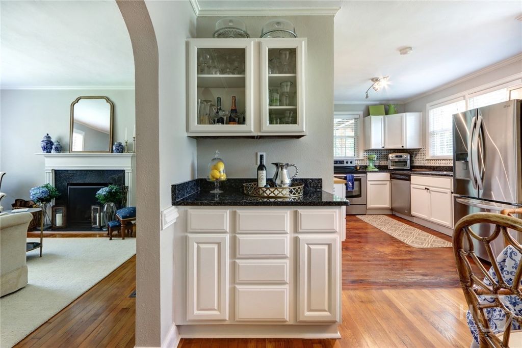Image 10 of property listing at 423 E 57th Street, Savannah, GA 31405