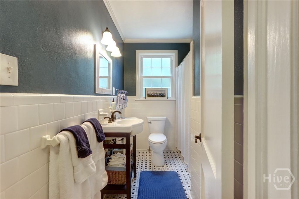 Image 14 of property listing at 423 E 57th Street, Savannah, GA 31405