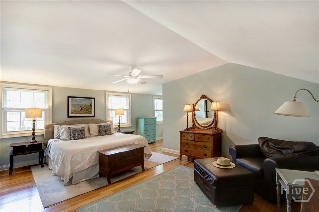Image 17 of property listing at 423 E 57th Street, Savannah, GA 31405
