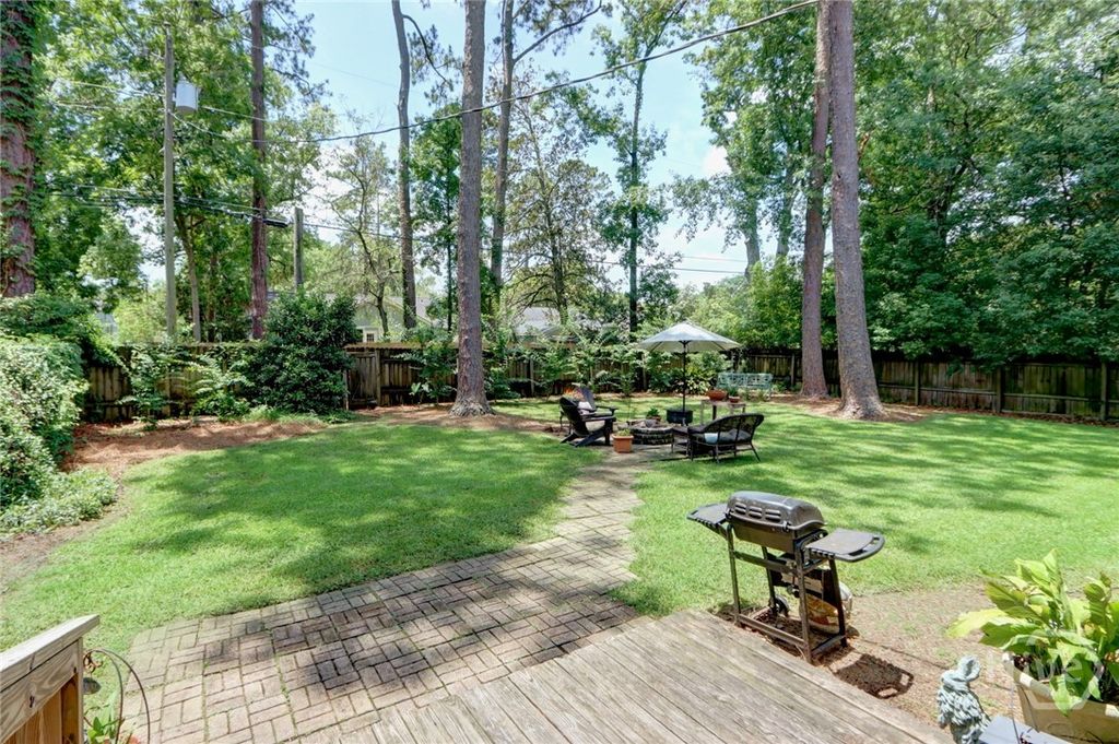 Image 20 of property listing at 423 E 57th Street, Savannah, GA 31405