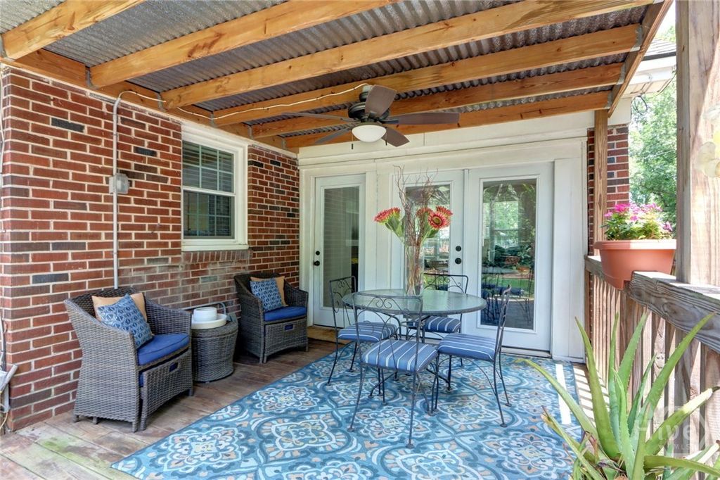 Image 21 of property listing at 423 E 57th Street, Savannah, GA 31405