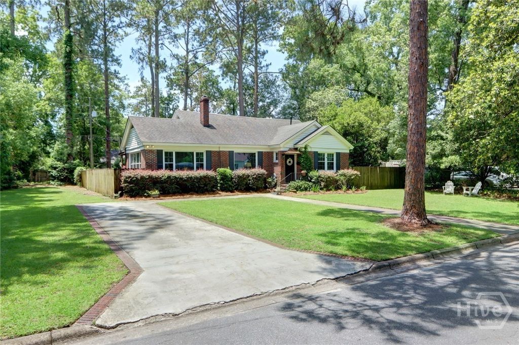Image 23 of property listing at 423 E 57th Street, Savannah, GA 31405