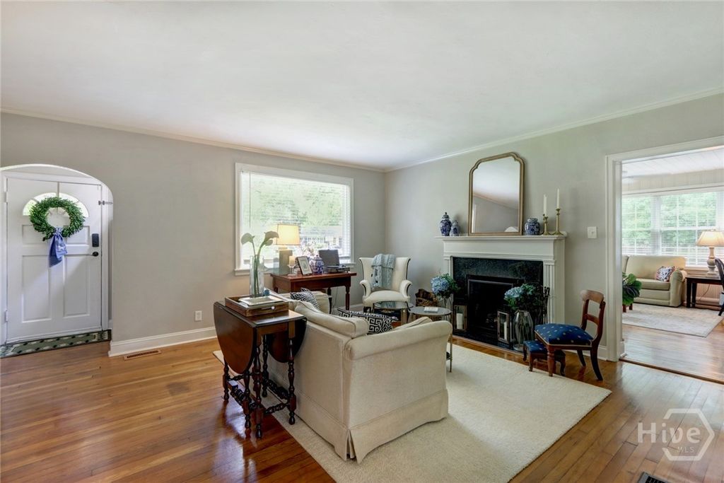 Image 4 of property listing at 423 E 57th Street, Savannah, GA 31405