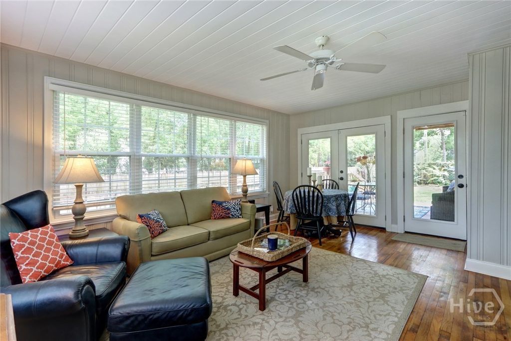 Image 5 of property listing at 423 E 57th Street, Savannah, GA 31405