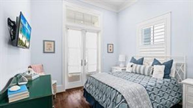 2614 E Seaside Drive, Galveston, TX 77550